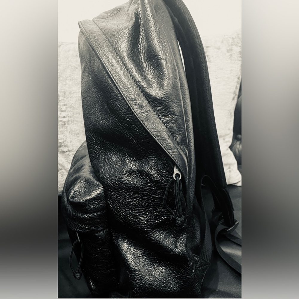 Balenciaga black leather backpack - Picture 4 of 6